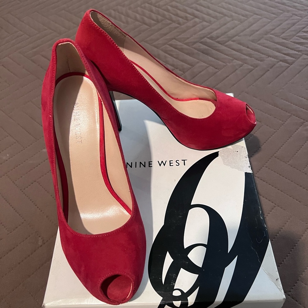 Nine West Red Velvet Pump Shoes Size 7
